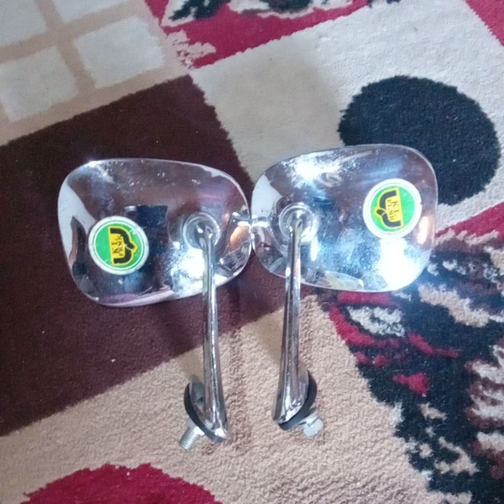 Spion tanduk mobil retro
