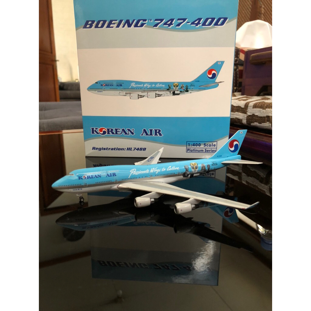 Korean Airlines Boeing 747-400 1/400 by Phoenix