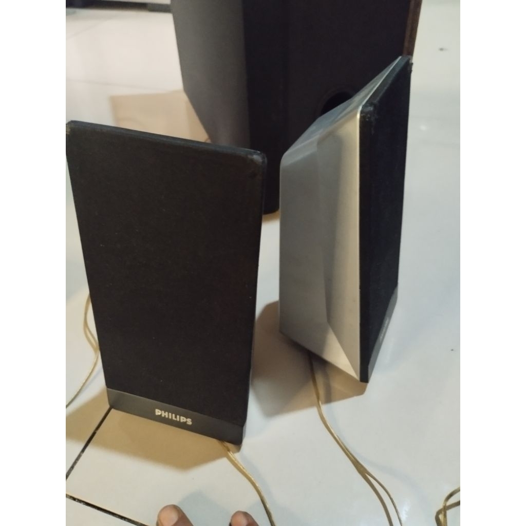 speaker subwoofer dan  satelit philips 3357e