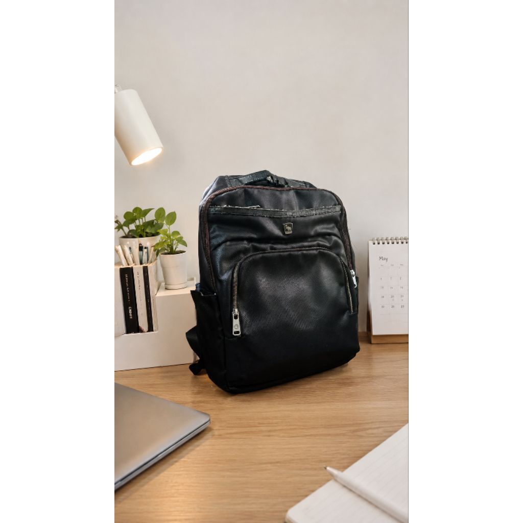 Preloved tas ransel laptop  OIWAS anti air