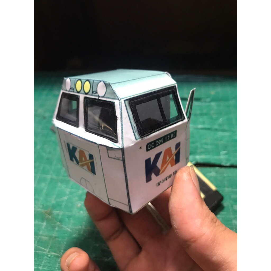 DIY papercraft lokomotif cc206 tersedia interior dan non interior skala 1:64 kecil dan skala 1:18 ju