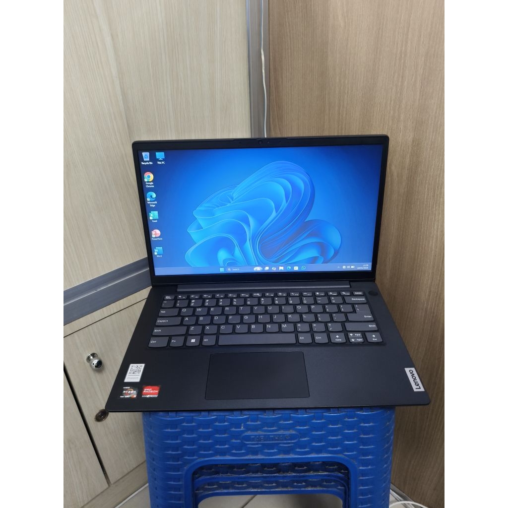 LAPTOP LENOVO V14 G4 RYZEN 5-7520U RAM 8 GB SSD 256 GB AMD RADEON 610M