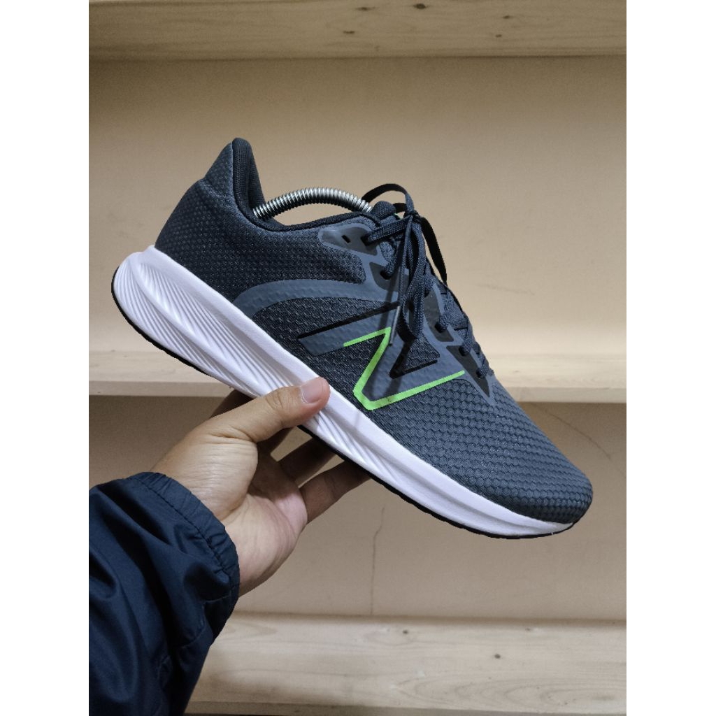 Sepatu Second New Balance Running ori sz 44
