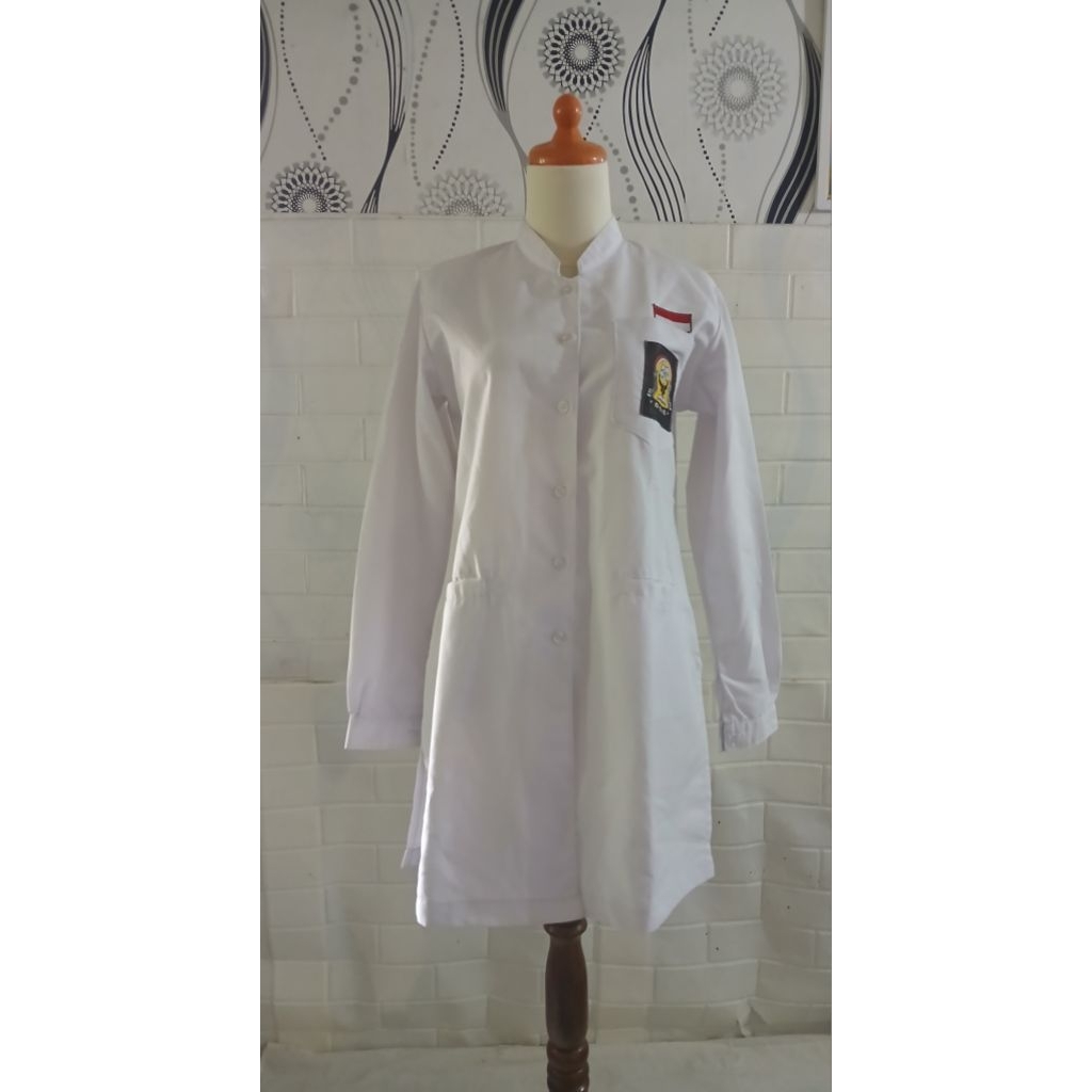 pl seragam madrasah SMA ld 98 pb 80. Minus noda karat di bagian lengan kanan.Butuh cuci