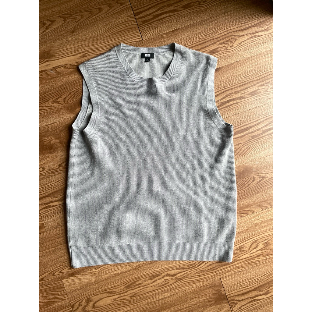 UNIQLO GREY KNIT VEST