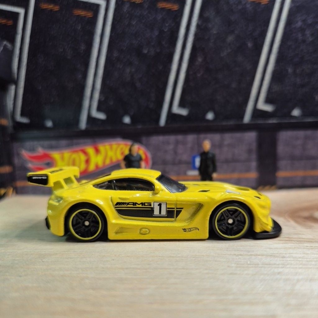 HOT WHEELS MERCEDES AMG GT3 YELLOW