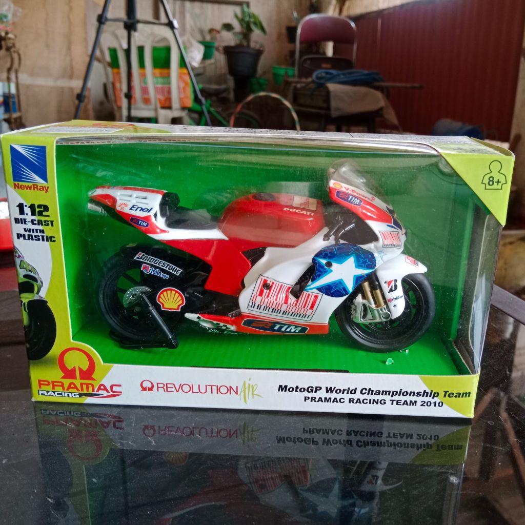Diecast MotoGP 2009 Custom Newray 1/12 Ducati Nicky Hayden 69, no Maisto