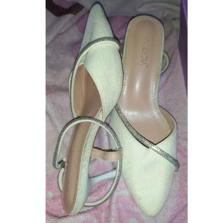 heels lawrensia