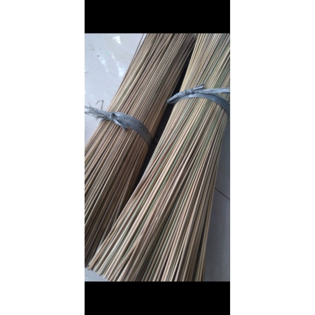arku layang layang  sukoi bahan bambu apus isi  500set layang layang serutan 2.7