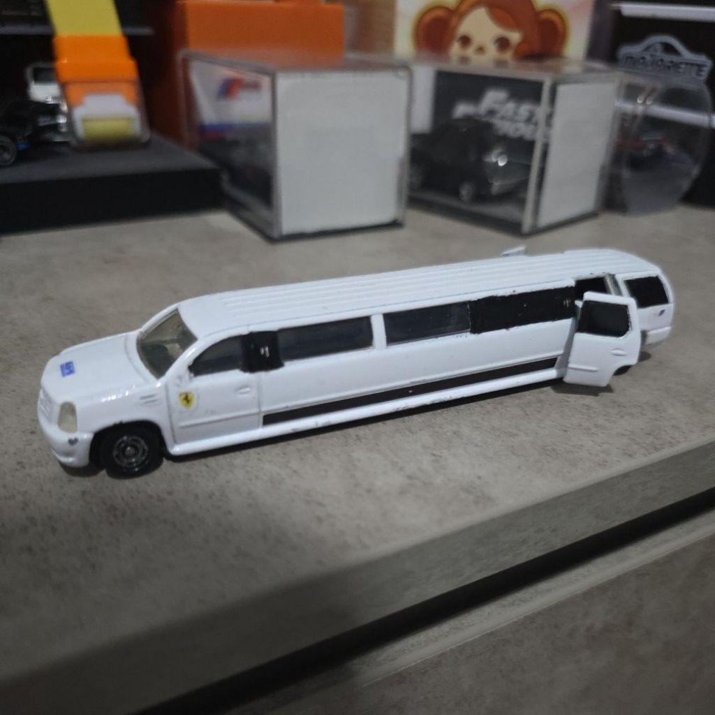 Takara Tomy Long Type Tomica No.136 Cadillac Escalade