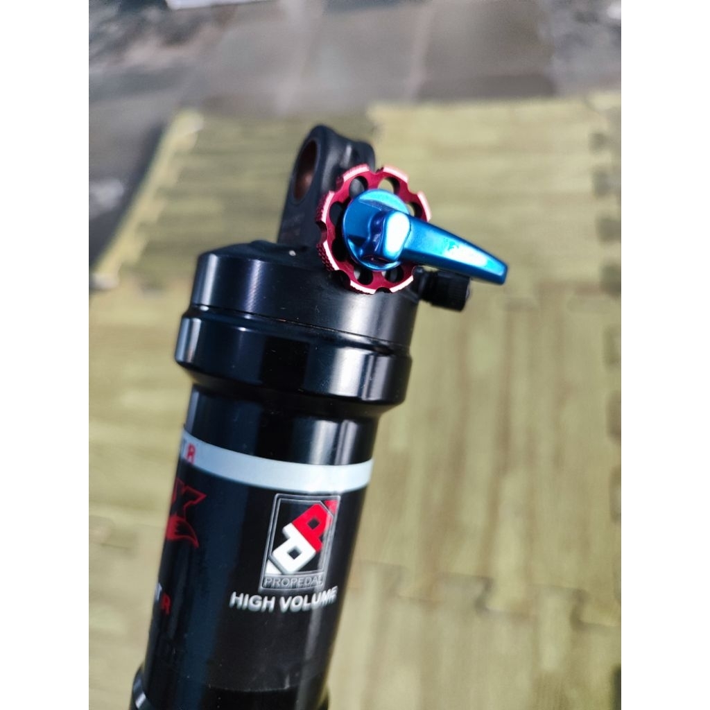 REARSHOCK XFUSION 210 X 65 MM