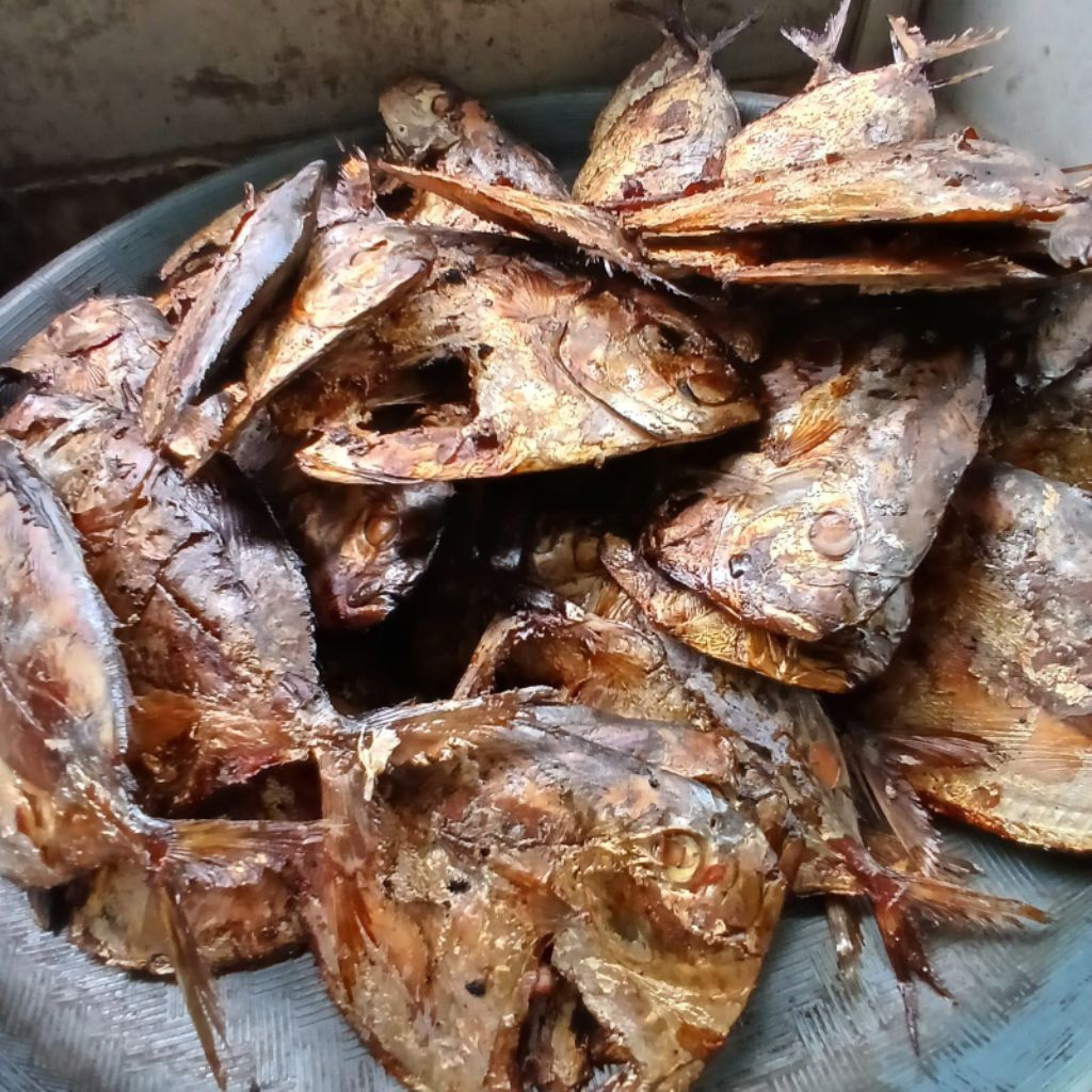 Ikan asap Ani -ani/ SEMAR isi 4 ekor