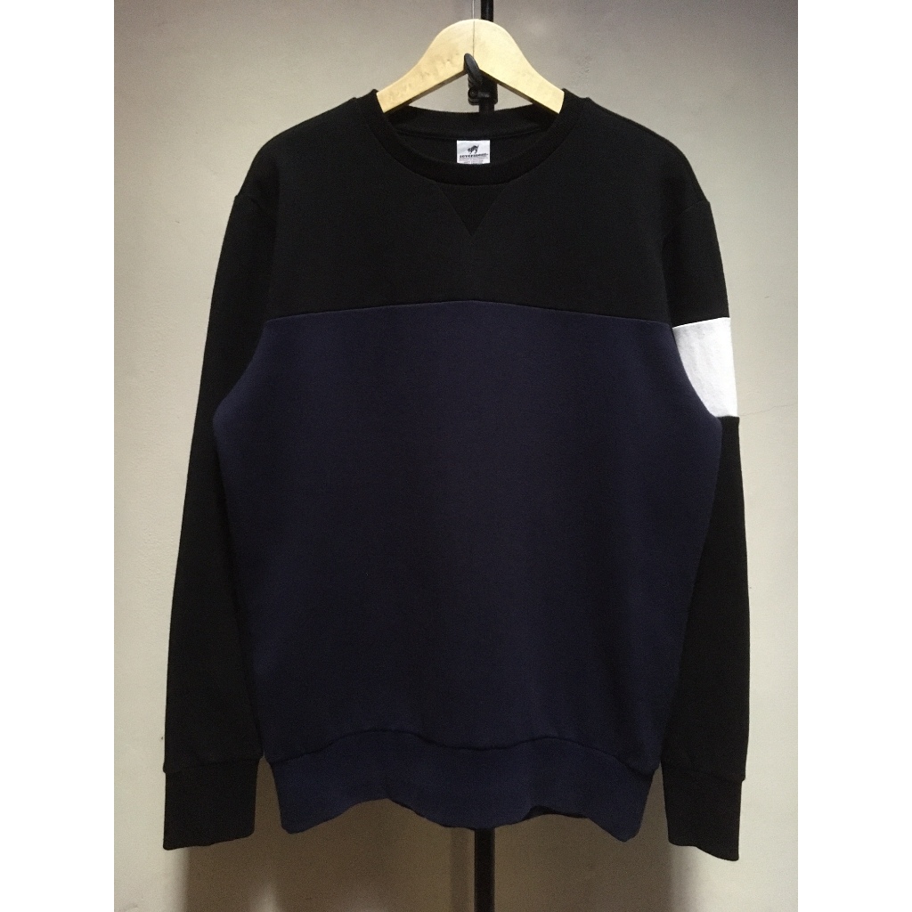 Sweater Crewneck Soverment Colour Block L/XL