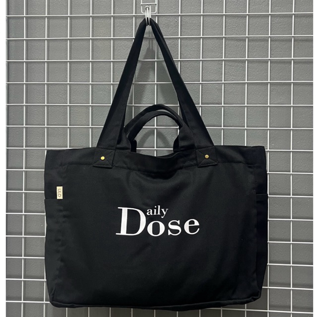 Tas kanvas/Totebag/daily DOSE/warna : HITAM/Tas-totebag/unisex