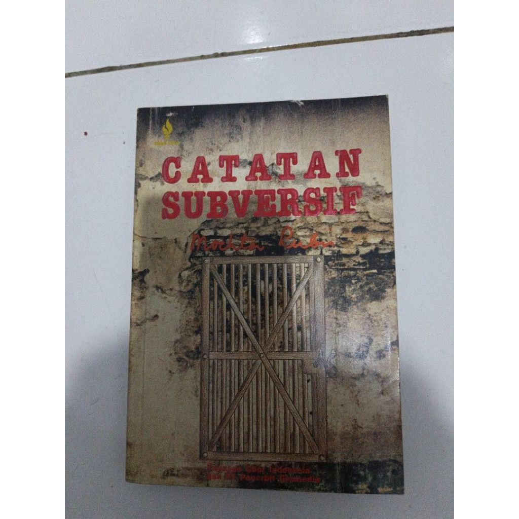 Buku CATATAN SUBVERSIF By Mochta Lubis