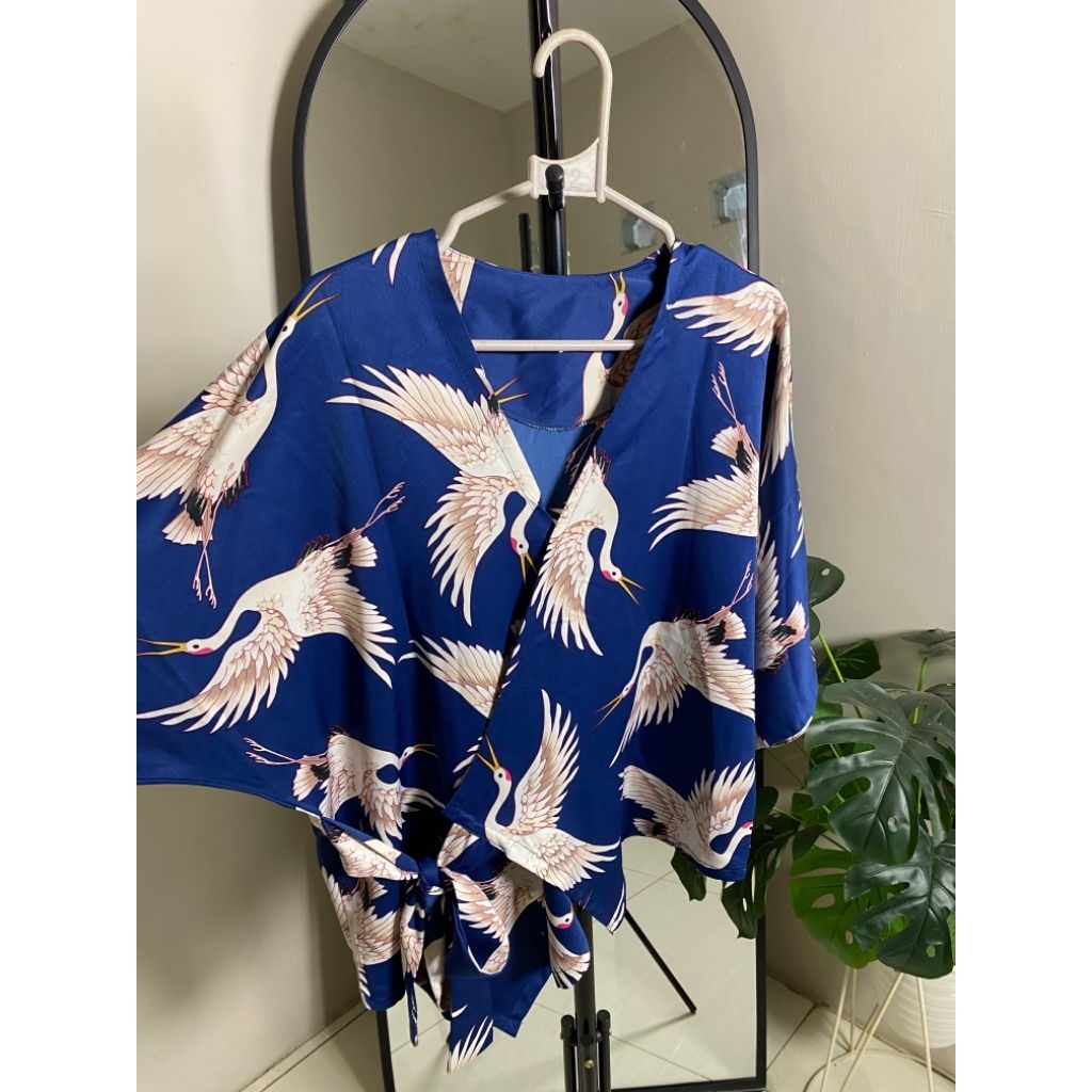 preloved baju kimono bahan satin / mohon baca deskripsi dulu sebelum co