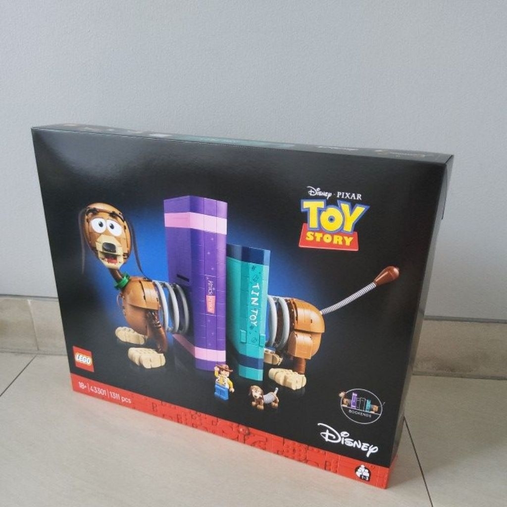 LEGO 43301 Disney Toy Story Slinky Dog Bookends