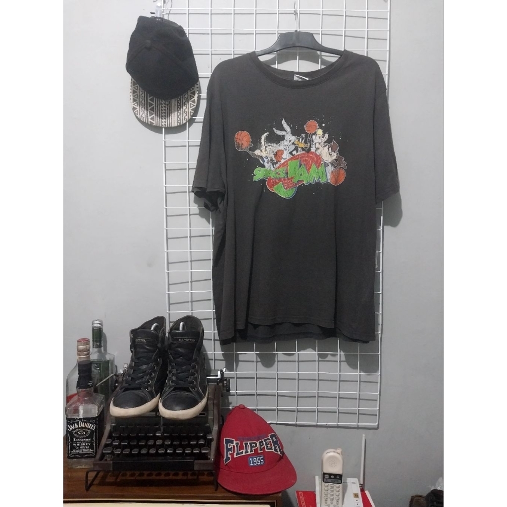 kaos vintage space jam official tag bekas preloved second