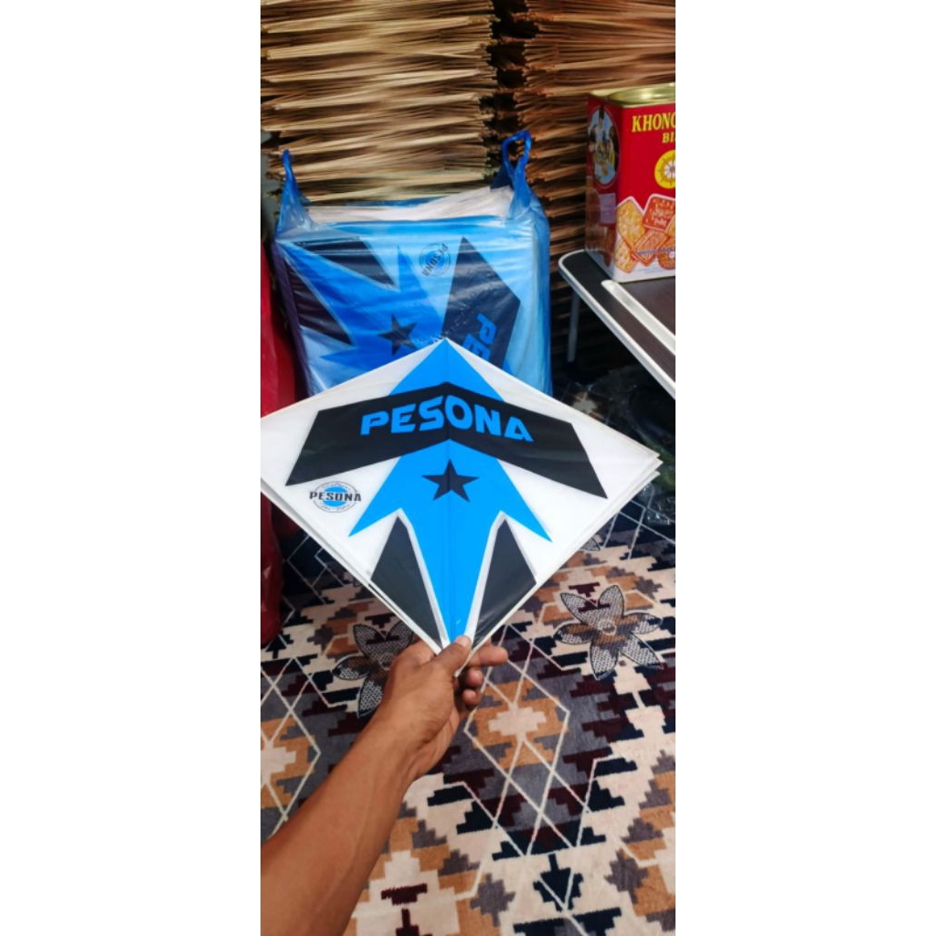 layangan Sukhoi Super Superan Tournament Kertas Minyak 2 Warna Motif Random