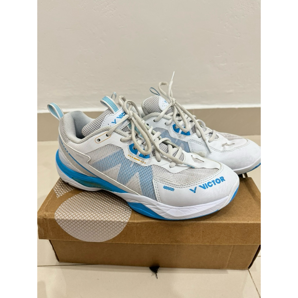 SEPATU BADMINTON VICTOR S82TD Size 42 Second / Bekas