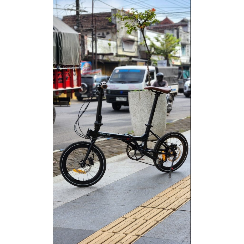 Sepeda Lipat United BlackHorse Bekas