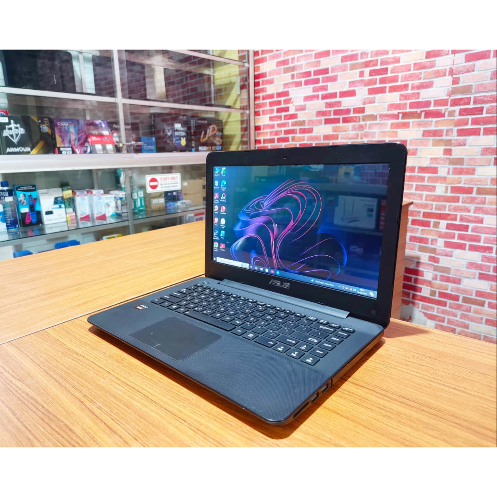 LAptop ASUS X455Y AMD A8-7410