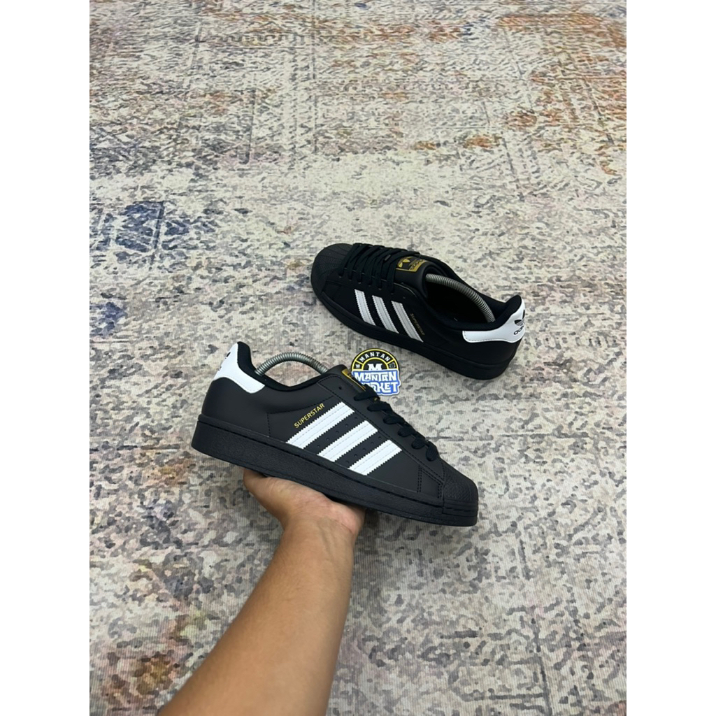 superstar black & white