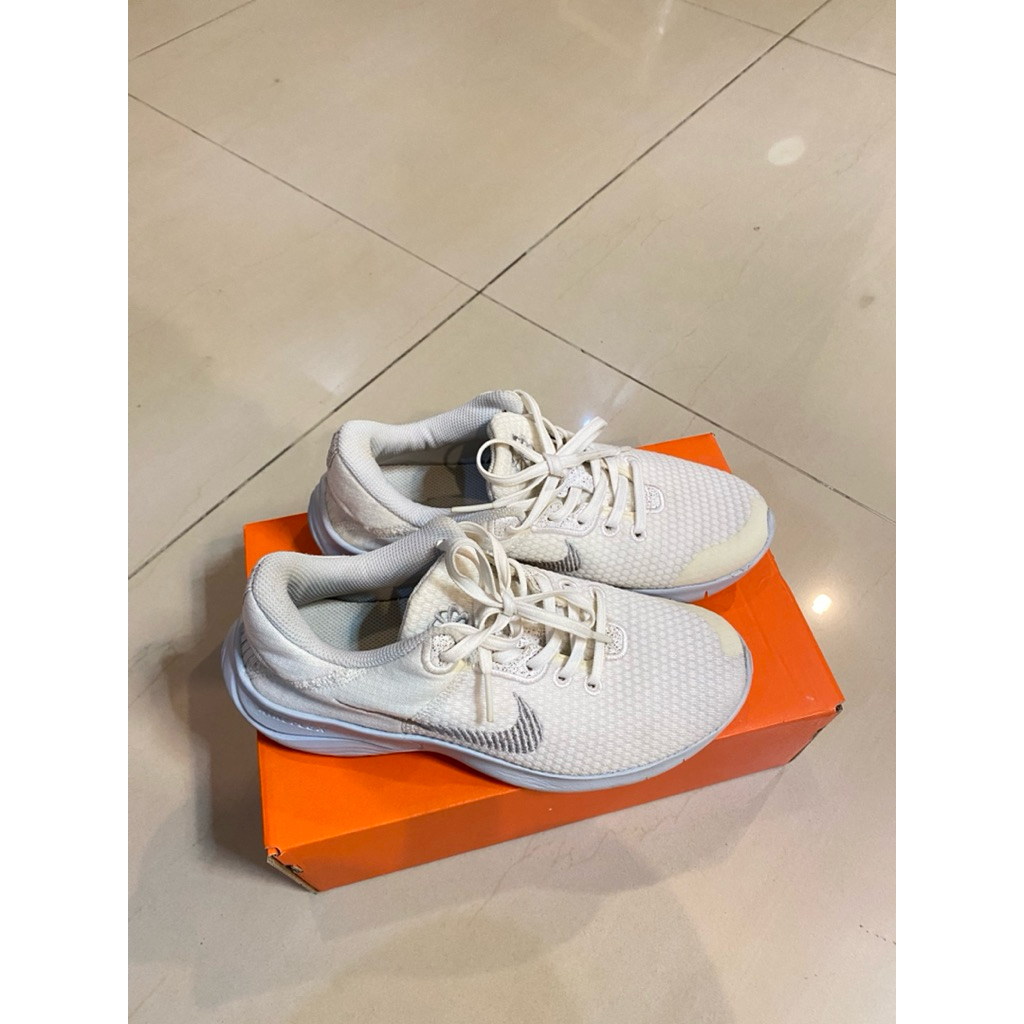 Sepatu Running Nike Putih Wanita W Flex Experience RN 11 NN UK 3,5