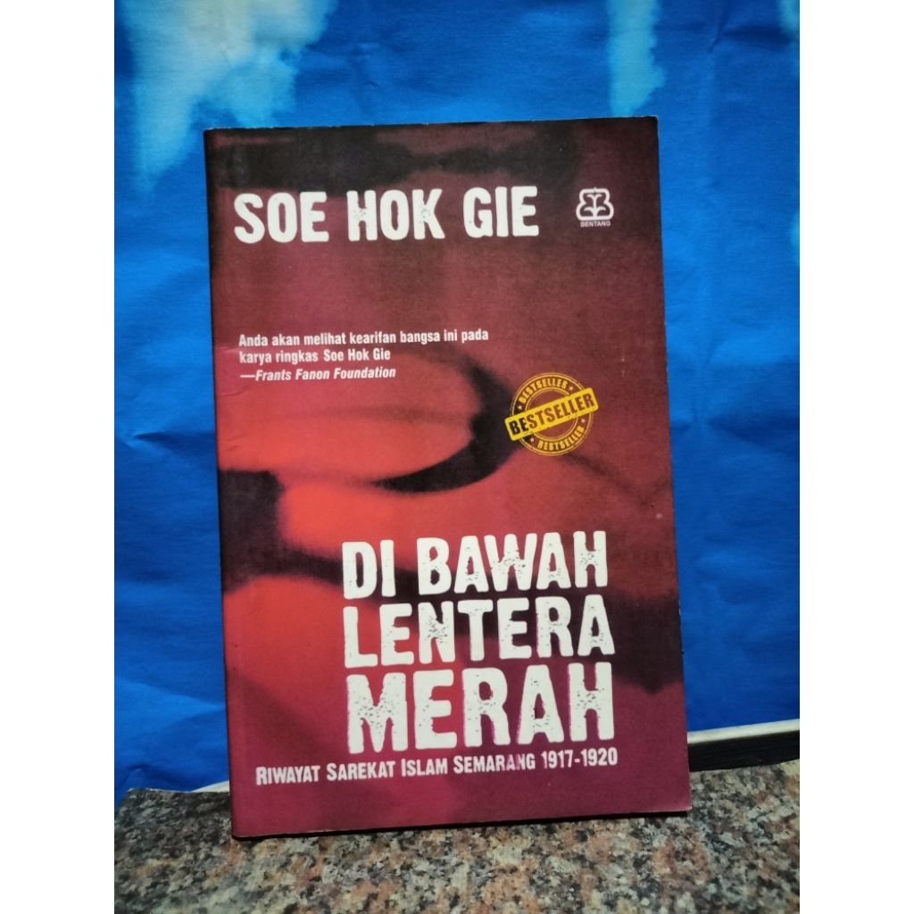 BUKU BEKAS DIBAWAH LENTERA MERAH OLEH SOE HOK GIE