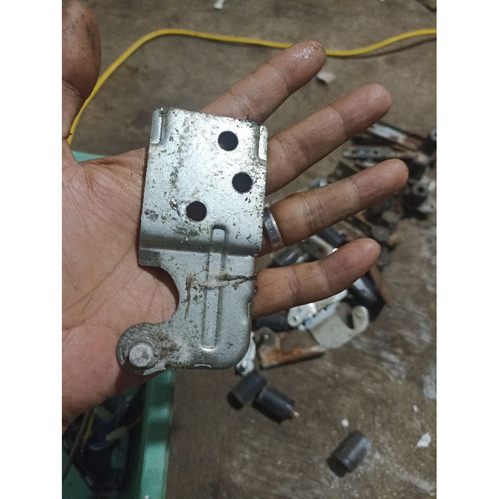 Engsel pintu kulkas ( Atas ) Ori cabutan