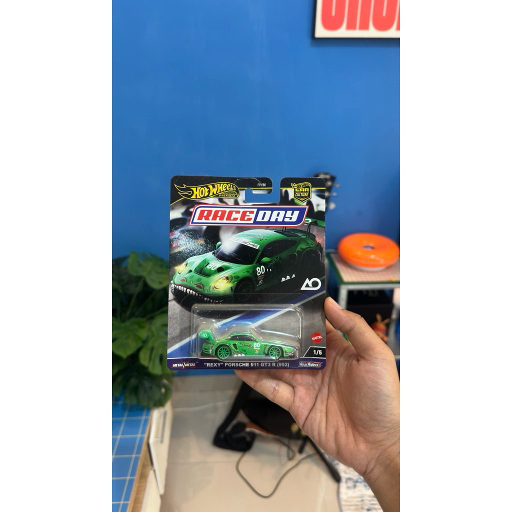 Hot wheels race day porsche rexy