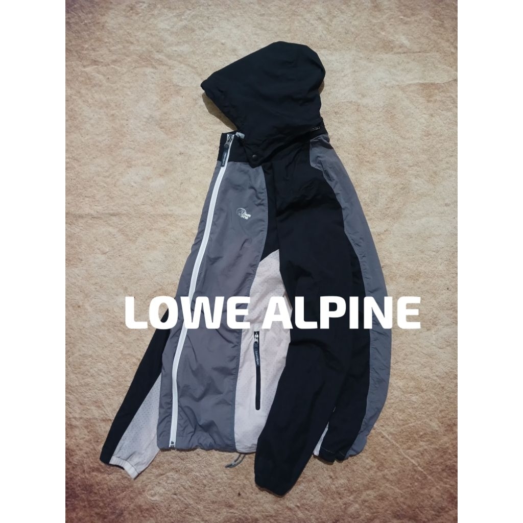 Jaket keren LOWE ALPINE tahan angin bekas pakai