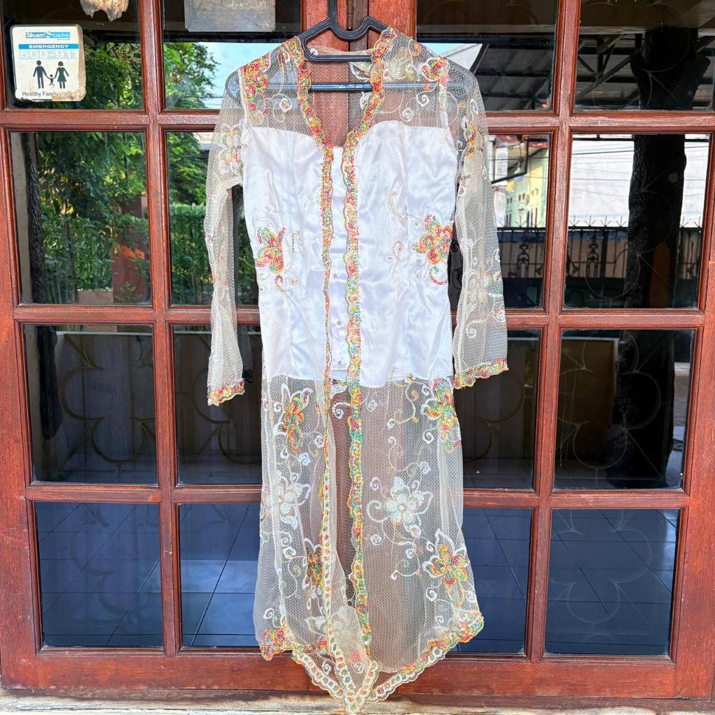Kebaya Encim Bordir Payet Putih Nude Elegan Kondangan | PRELOVED