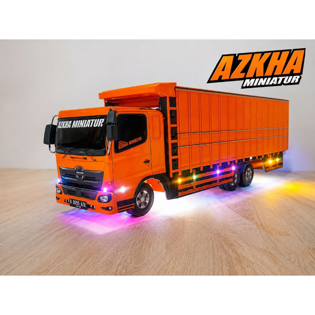 Miniatur Truk Hino 500 Hijau - Lampu LED, Kontrol Remote, Latihan Motorik