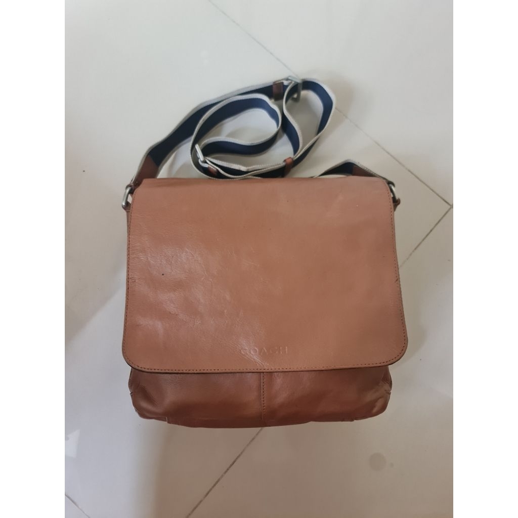 194. Sling Messenger Bag Men Pria Coach Charles Tan Medium Mantan / Bekas / Second Size : 32cm x 6cm