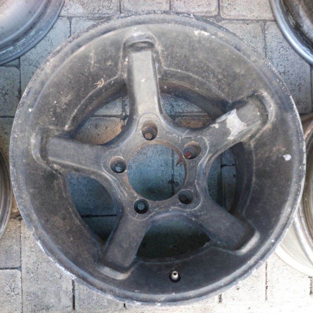 Velg Second Mobil Jeep Katana Ferosa Ring 15 Lebar 8.5 PCD 5x139.7 ET 31 Bekas Copotan