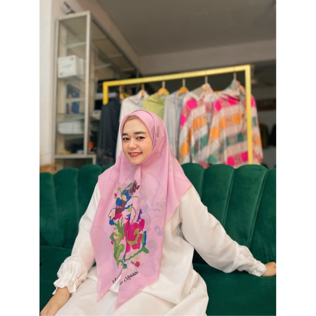 Nona Malebbi -hijab bugis motif lagosi 4 sisi