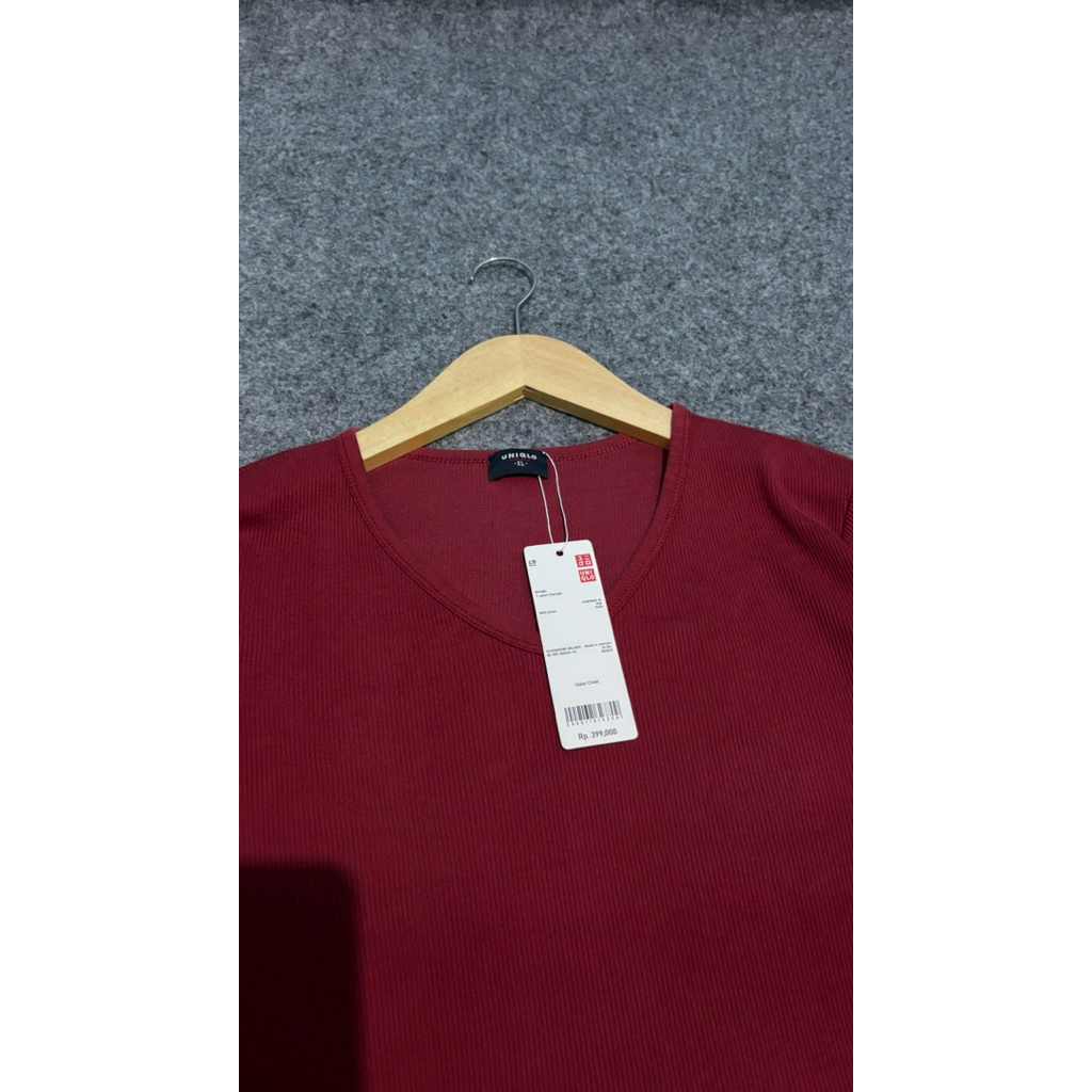 knit uniqlo tag lawas kerah V
