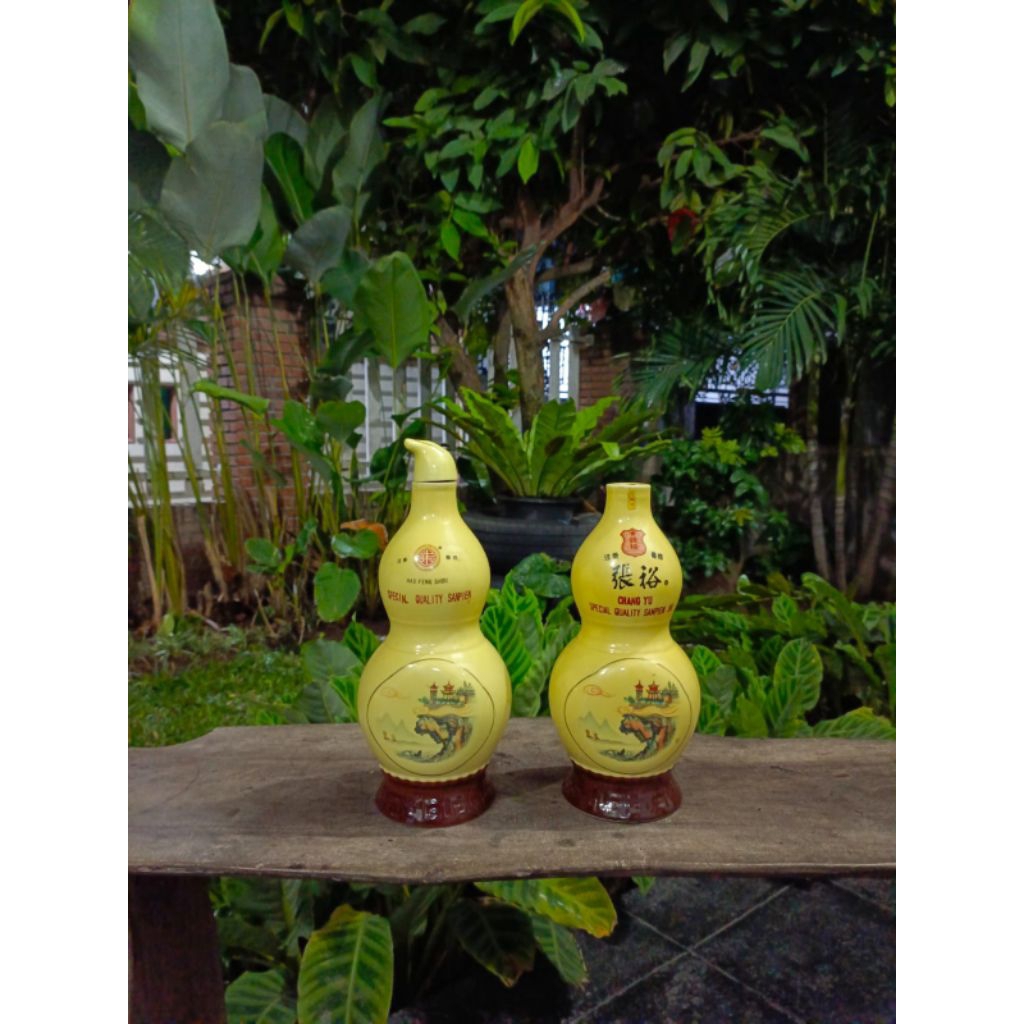 Botol Keramik Cina Antik