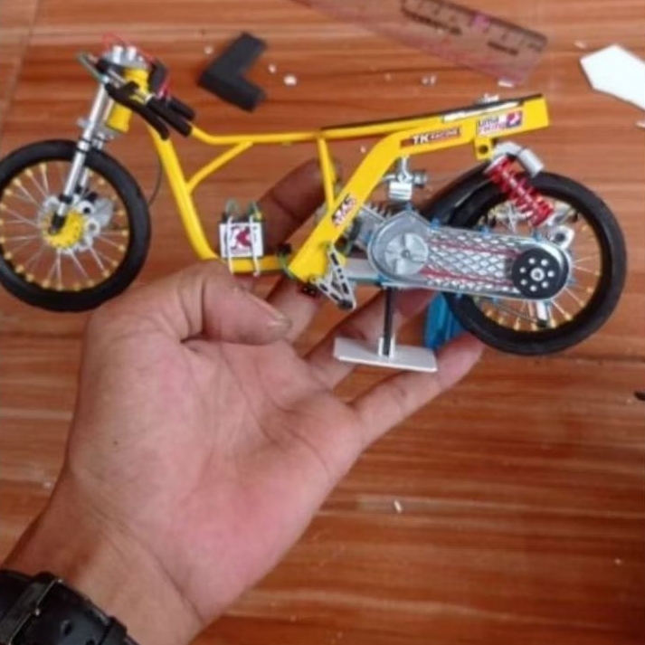 miniatur diecast motor honda vario kzr 125 free ban cadangan