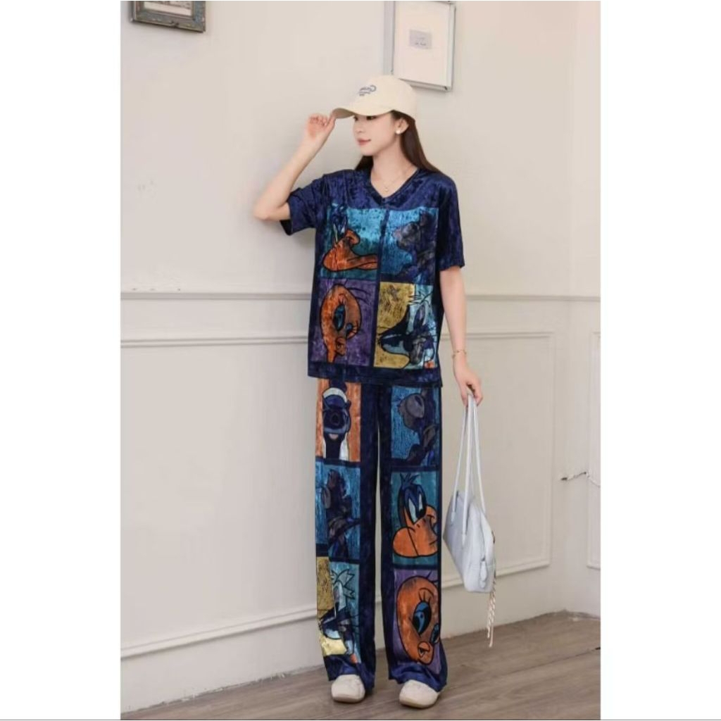 Setelan lengan pendek oversize wanita bahan bludru velvetSetelan lengan pendek oversize wanita bahan