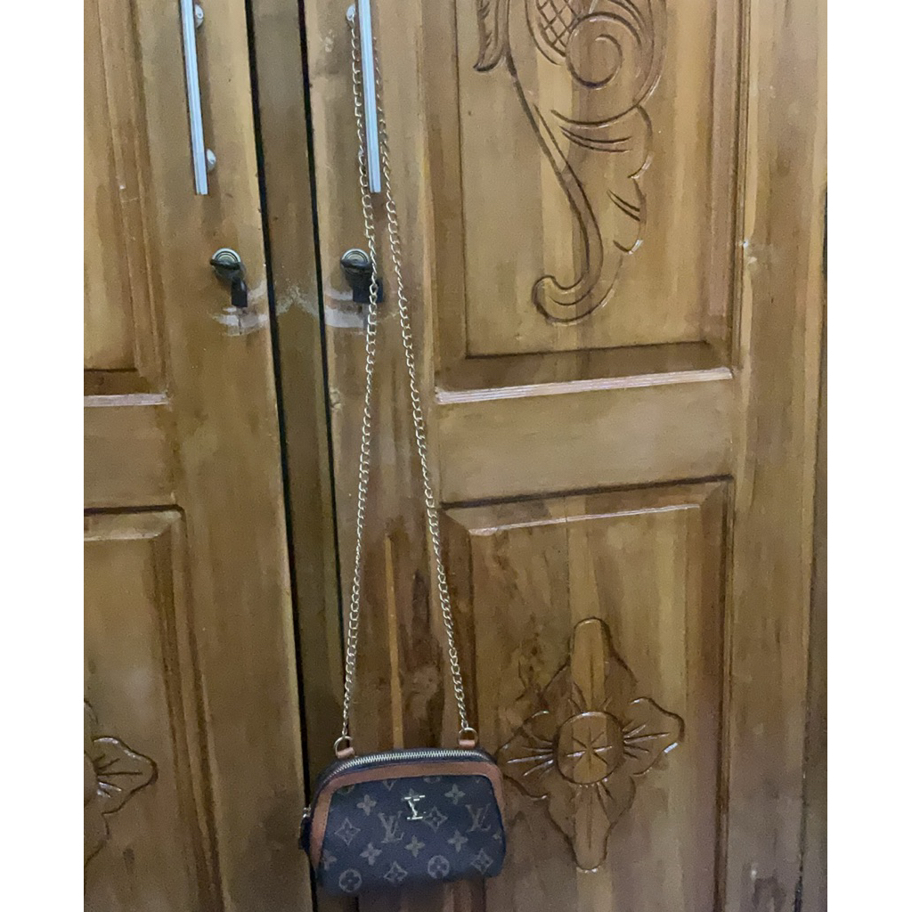 LV Sling bag (preloved)