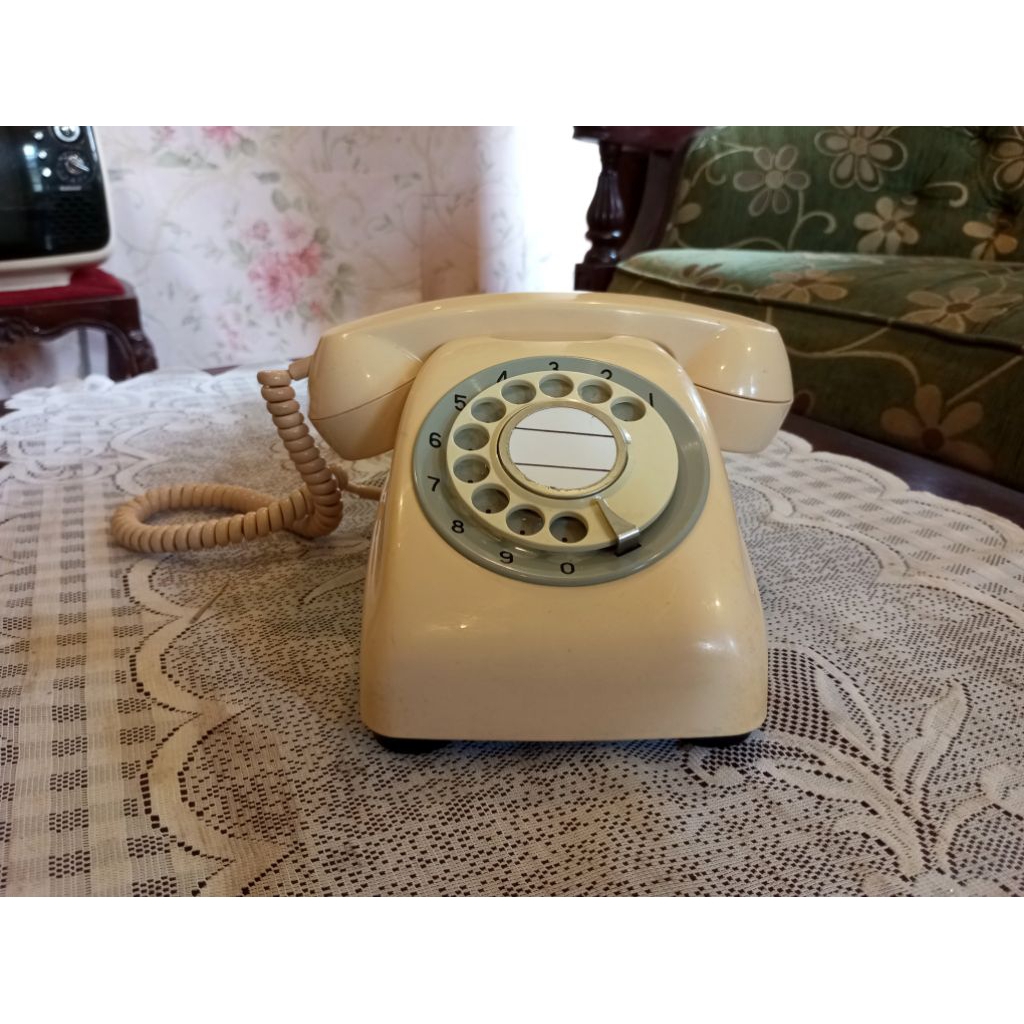 Pesawat Telepon Telpon Putar Kabel Jadul Antik Vintage Lawas Tua Kuno Retro