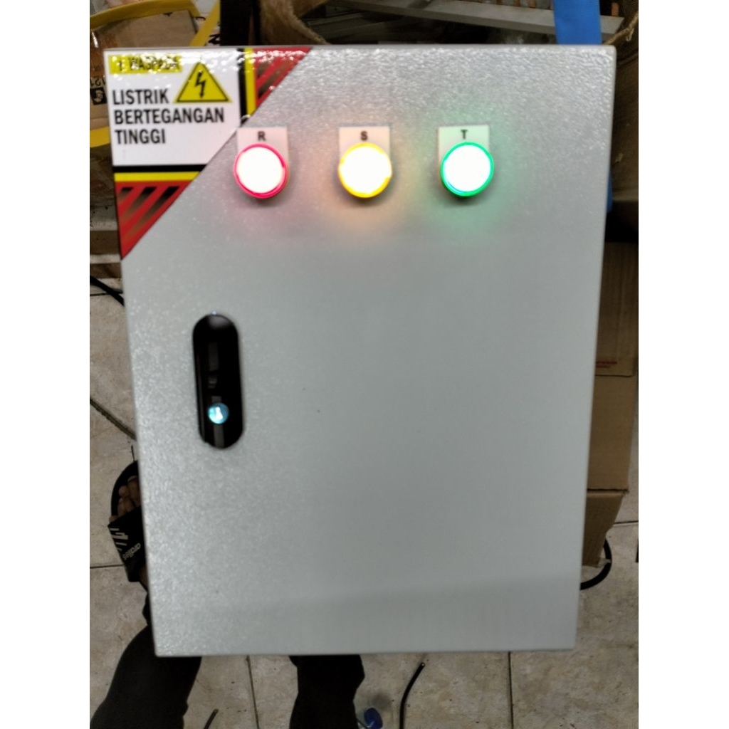 panel pembagian 3phase ukuran box 30x40x20 dengan ketebalan box 1,2mm