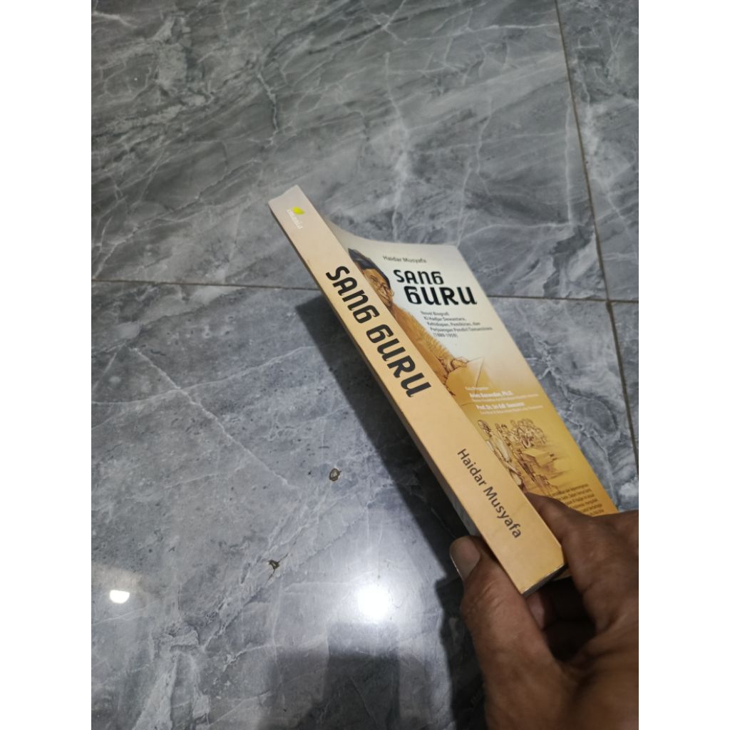 SANG GURU Novel Biografi Ki Hadjar Dewantara, Kehidupan, Pemikiran, dan Perjuangan Pendiri Tamansisw