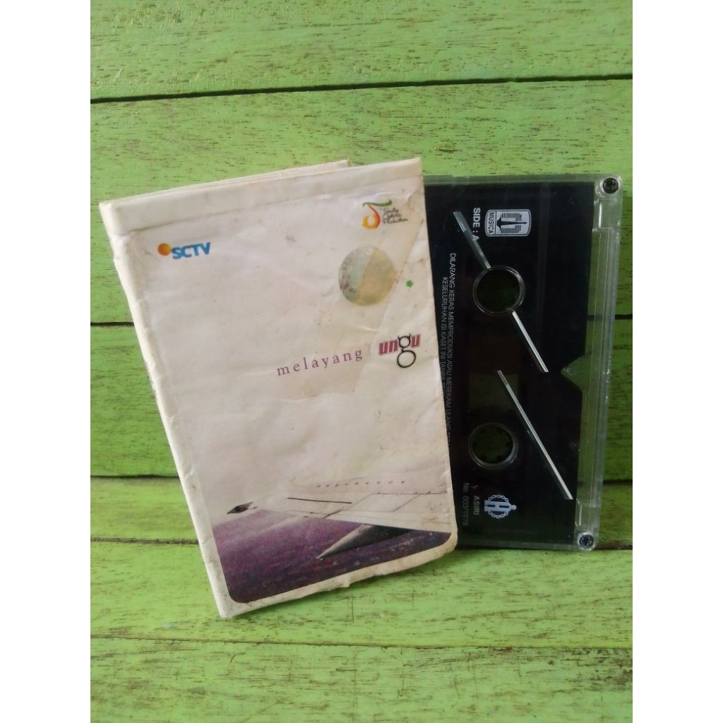 kaset Ungu - Melayang