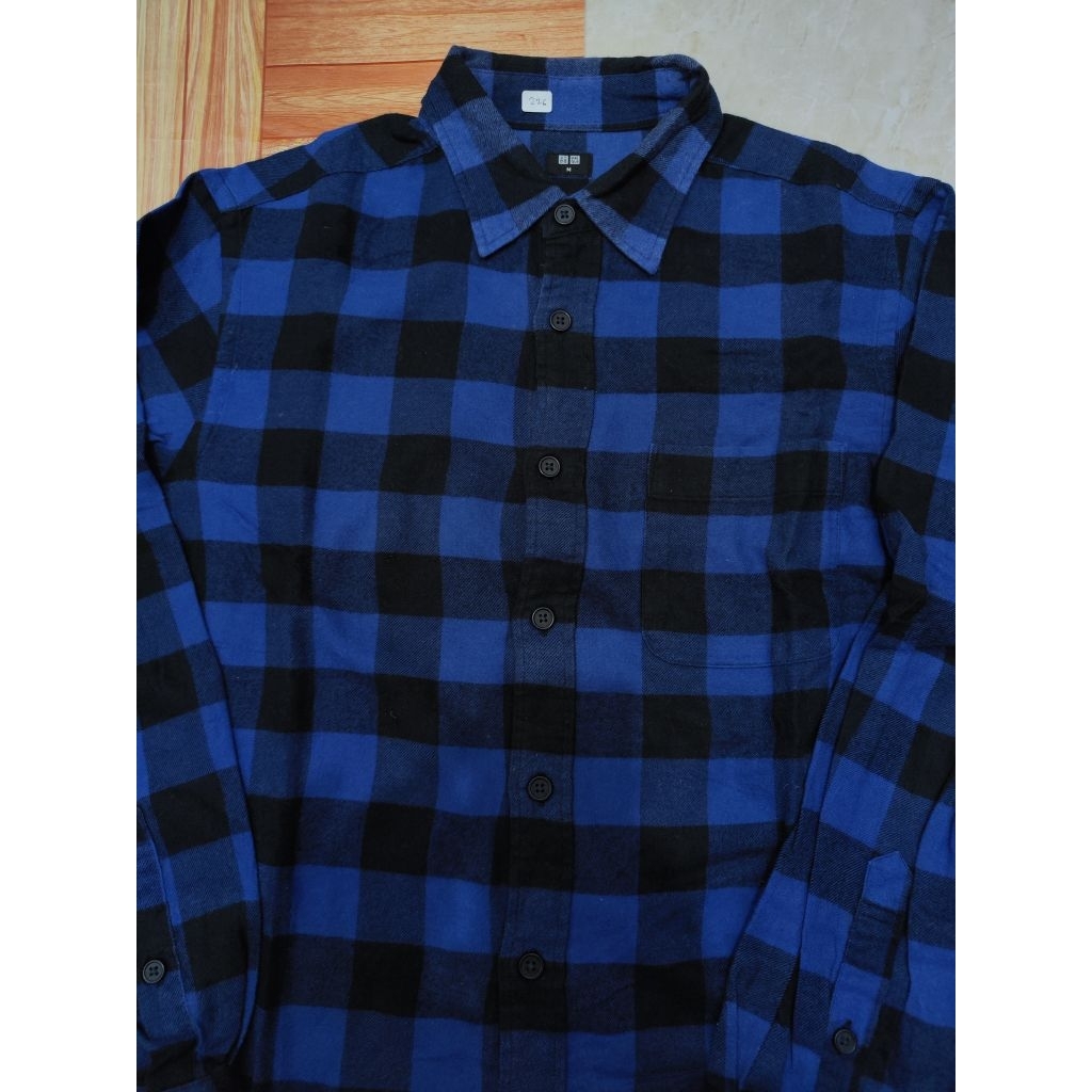 Uniqlo kemeja flanel pria 226
