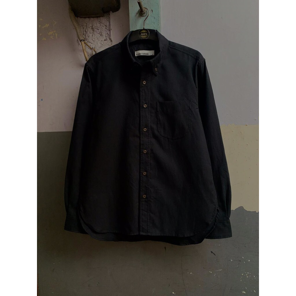 kemeja lengan panjang beslow standard Oxford black size M preloved