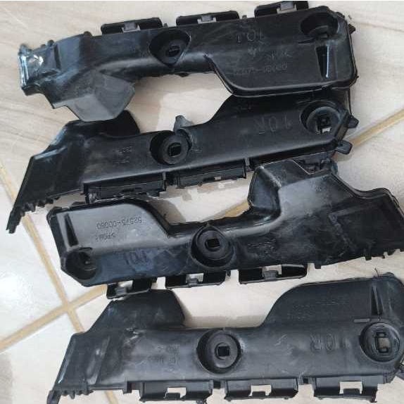 Yaris (2006-2013)-Bracket Bumper Belakang