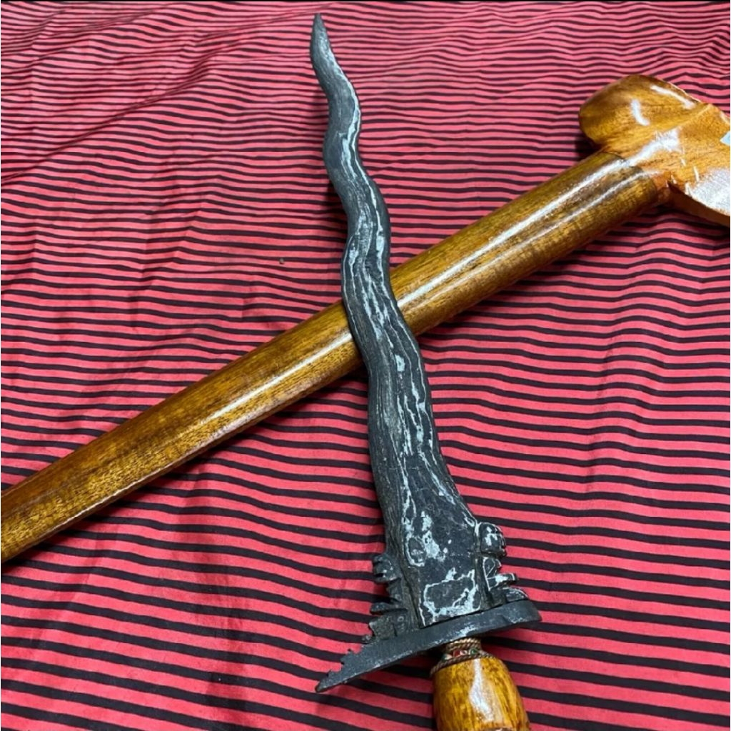 KERIS PANDITO KEMBAR LUK